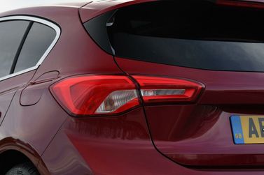 Ford Focus رابعاً، هاتشباك 5 أبواب — المصباح الخلفي