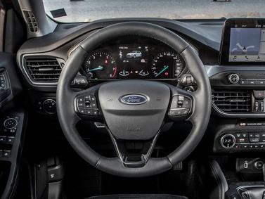 Ford Focus رابعاً، هاتشباك 5 أبواب Active — عجلة القيادة