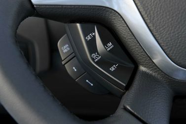 Ford Focus ثالثاً، سيدان — عجلة القيادة