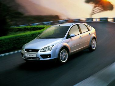 Ford Focus ثانياً، هاتشباك 5 أبواب — منظر أمامي أيمن