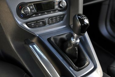Ford Focus ثالثاً، واجون 5 أبواب — محدد ناقل الحركة