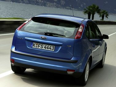 Ford Focus ثانياً، هاتشباك 5 أبواب — منظر خلفي أيمن