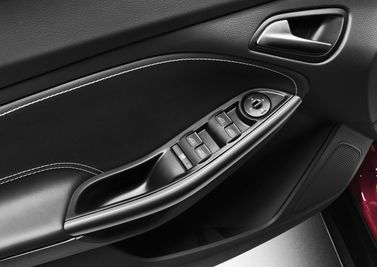 Ford Focus ثالثاً، واجون 5 أبواب — تفصيل داخلي