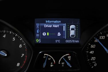 Ford Focus ثالثاً، واجون 5 أبواب — لوحة العدادات