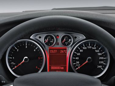 Ford Focus فيس ليفت الثاني، هاتشباك 5 أبواب — لوحة العدادات