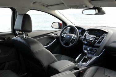 Ford Focus ثالثاً، واجون 5 أبواب — منطقة السائق