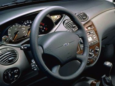 Ford Focus I، هاتشباك 5 أبواب — منطقة السائق