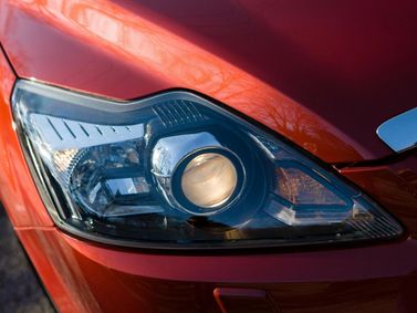 Ford Focus فيس ليفت الثاني، سيدان — المصباح الأمامي