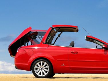 Ford Focus ثانياً، قابلة للتحويل — منظر من الجانب الأيمن