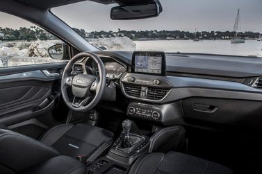 Ford Focus رابعاً، هاتشباك 5 أبواب Active — لوحة القيادة