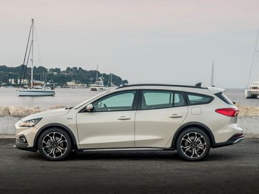 Ford Focus رابعاً، واجون 5 أبواب Active — منظر من الجانب الأيسر