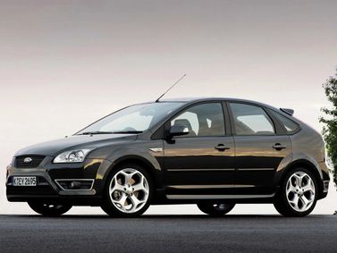 Ford Focus ST ثانياً، هاتشباك 5 أبواب — منظر أمامي أيمن