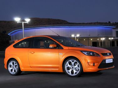 Ford Focus ST فيس ليفت الثاني، هاتشباك 3 أبواب — منظر أمامي أيمن