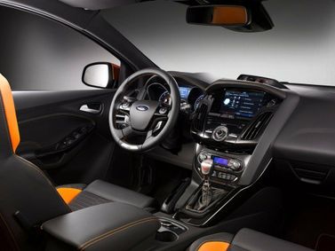 Ford Focus ST ثالثاً، هاتشباك 5 أبواب — منطقة السائق