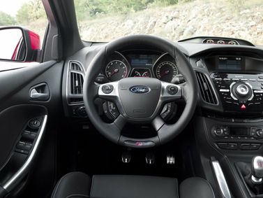 Ford Focus ST ثالثاً، واجون 5 أبواب — منطقة السائق