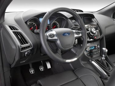 Ford Focus ST ثالثاً، هاتشباك 5 أبواب — منطقة السائق