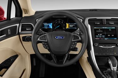 Ford Fusion (North America) II, Седан — место водителя