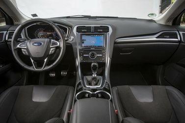 Ford Mondeo V, Седан — передняя панель