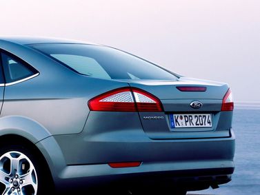 Ford Mondeo IV, Седан — вид сзади слева