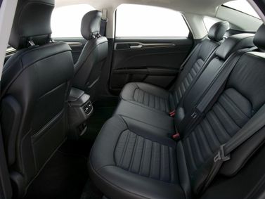 Ford Mondeo V, Седан — задние сиденья