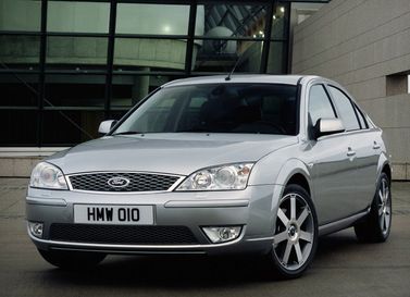 Ford Mondeo III, Лифтбэк — вид спереди справа
