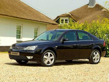 Ford Mondeo III, Лифтбэк — вид спереди слева