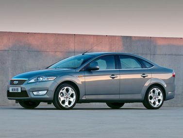 Ford Mondeo IV, Седан — вид спереди справа