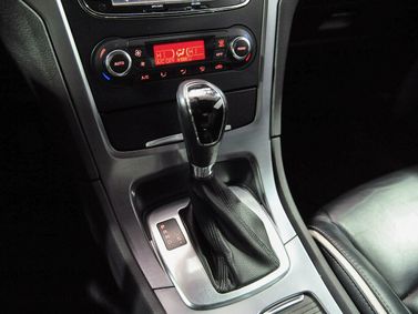 Ford Mondeo IV Рестайлинг, Седан — центральная консоль
