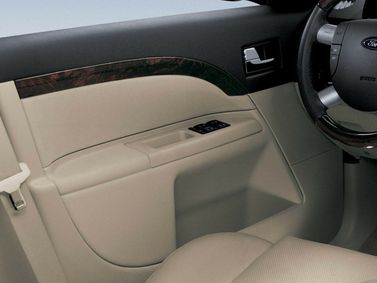 Ford Mondeo III, Лифтбэк — деталь интерьера