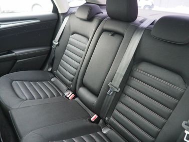 Ford Mondeo V, Седан — задние сиденья