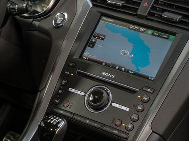 Ford Mondeo V, Седан — центральная консоль