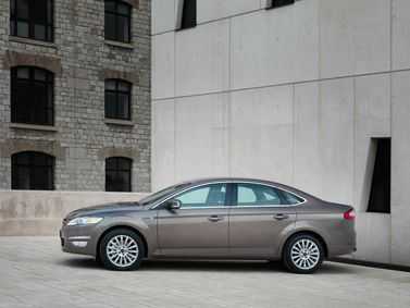 Ford Mondeo IV Рестайлинг, Седан — вид слева