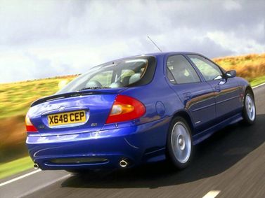 Ford Mondeo II, Лифтбэк — вид сзади справа