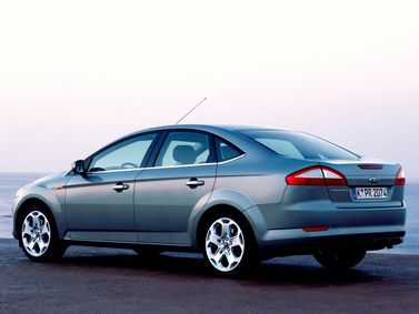 Ford Mondeo IV, Седан — вид сзади справа