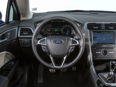 Ford Mondeo V, Седан — место водителя
