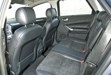 Ford Mondeo IV, Седан — задние сиденья