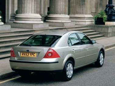 Ford Mondeo III, Лифтбэк — вид сзади справа