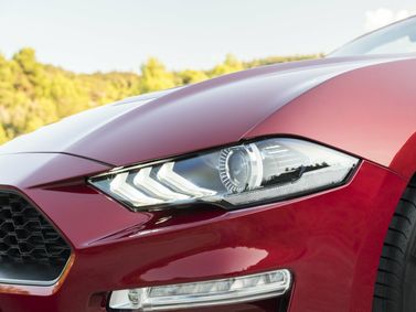 Ford Mustang فيس ليفت السادس، قابلة للتحويل — المصباح الأمامي