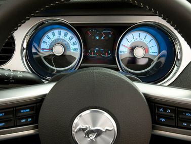 Ford Mustang V Рестайлинг, Купе — панель приборов