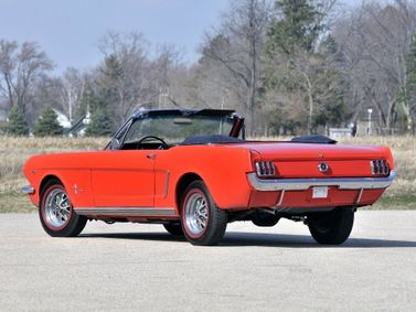 Ford Mustang I، قابلة للتحويل — منظر خلفي أيمن