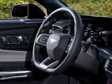 Ford Mustang سابعاً، كوبيه — عجلة القيادة