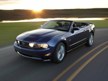 Ford Mustang فيس ليفت V، قابلة للتحويل — منظر أمامي أيمن