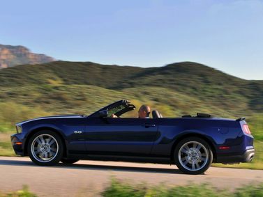 Ford Mustang فيس ليفت V، قابلة للتحويل — منظر من الجانب الأيسر