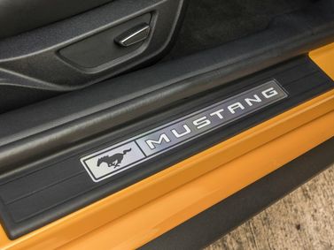 Ford Mustang VI Рестайлинг, Купе — деталь интерьера