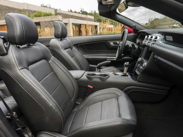 Ford Mustang فيس ليفت السادس، قابلة للتحويل — منظر عام للمقصورة