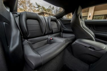 Ford Mustang VI Рестайлинг, Купе — задние сиденья