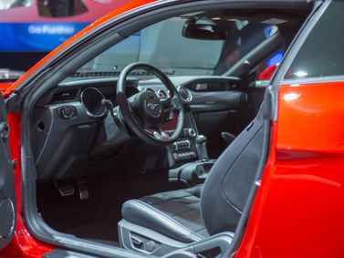Ford Mustang سادساً، كوبيه — منطقة السائق