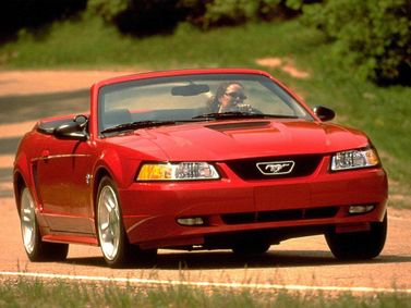 Ford Mustang IV Рестайлинг, Кабриолет — вид спереди справа