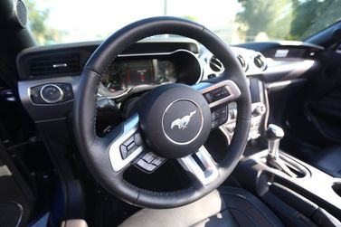 Ford Mustang VI Рестайлинг, Купе — рулевое колесо