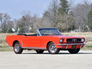 Ford Mustang I، قابلة للتحويل — منظر أمامي أيمن